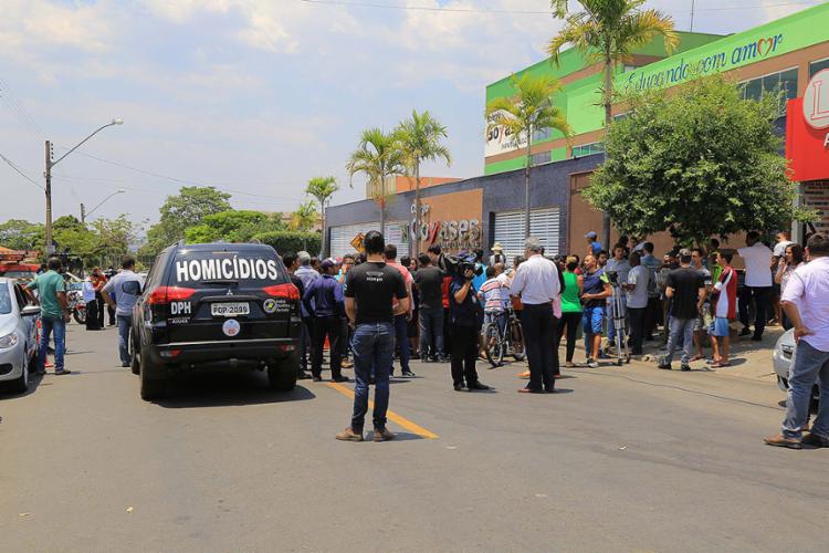 O atentado deixou em choque a comunidade (Foto: Geovanna Cristina l Estadão Conteúdo) O atentado deixou em choque a comunidade (Foto: Geovanna Cristina l Estadão Conteúdo)