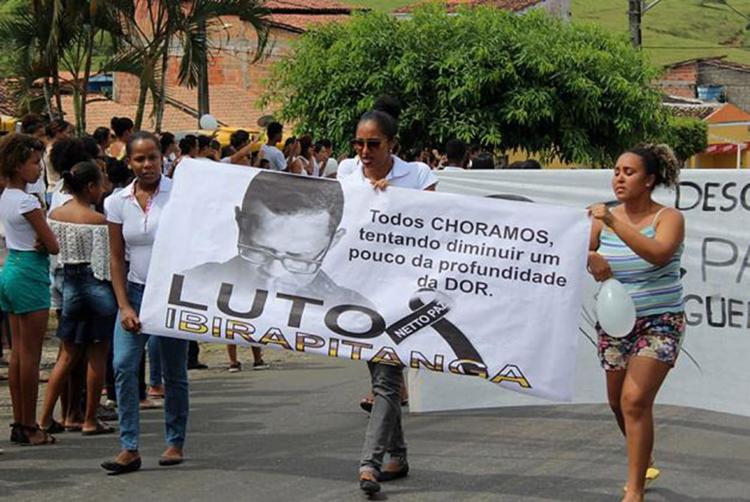 Tristeza tomou conta dos moradores de Ibirapitanga, que se reuniu em protesto pacífico (Foto: Reprodução l Ibira Online) Tristeza tomou conta dos moradores de Ibirapitanga, que se reuniu em protesto pacífico (Foto: Reprodução l Ibira Online)