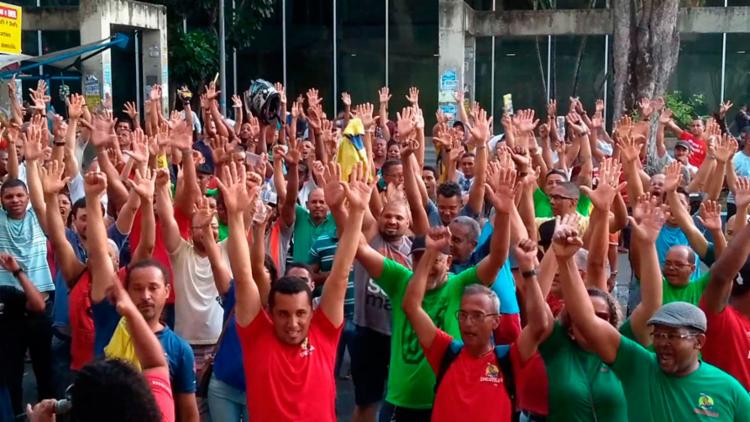 Funcionários estão em greve desde o dia 19 de setembro (Foto: Divulgação)