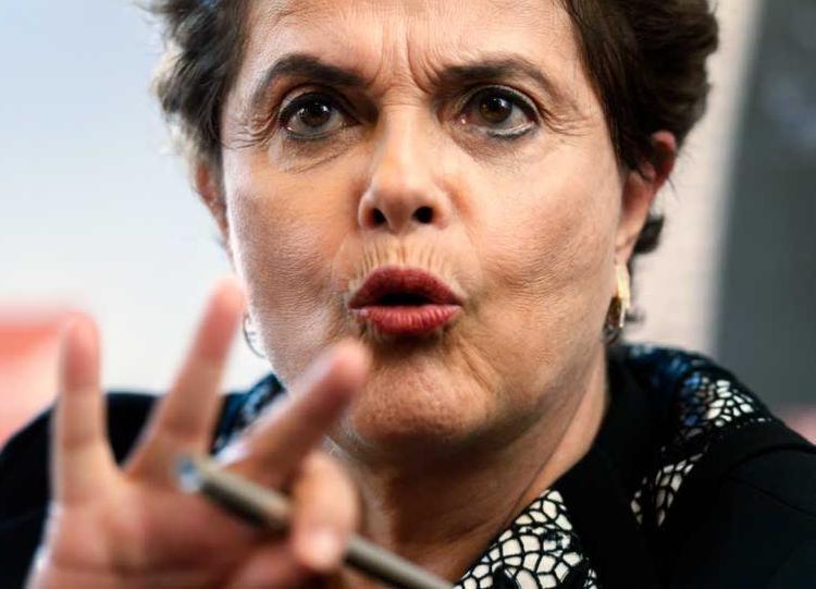 Na época, Dilma era ministra da Casa Civil e comandava o Conselho de Administração da Petrobras (Foto: Fabrice Coffrini | AFP) Na época, Dilma era ministra da Casa Civil e comandava o Conselho de Administração da Petrobras (Foto: Fabrice Coffrini | AFP)