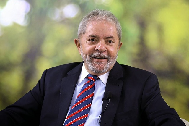 Lula não apenas dispara na preferência do eleitorado como também reduz, consideravelmente, o índice de rejeição, hoje em 39% Lula não apenas dispara na preferência do eleitorado como também reduz, consideravelmente, o índice de rejeição, hoje em 39%