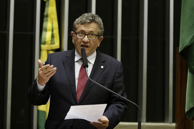 Vice-líder da bancada do PT na Câmara dos Deputados, Luiz Caetano Vice-líder da bancada do PT na Câmara dos Deputados, Luiz Caetano