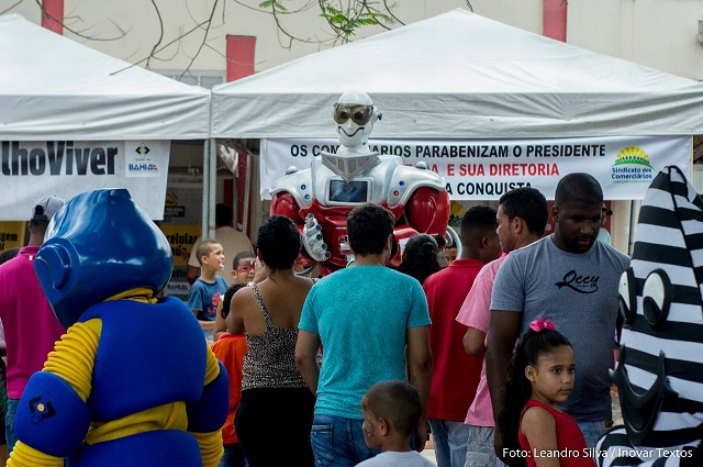 Trabalhadores de Camaçari e Dias D' Ávila ocuparam a Praça Abrantes para aproveitar o dia da categoria (Foto: Leandro Silva/Inovar Textos) Trabalhadores de Camaçari e Dias D' Ávila ocuparam a Praça Abrantes para aproveitar o dia da categoria (Foto: Leandro Silva/Inovar Textos)