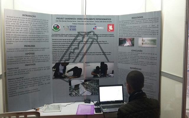 Project Sandwich – Vidro Inteligente Fotocromático dos jovens cientistas de Camaçari, Natan Santana, Vinícius da Cunha  e João Santos, sob orientação da professora Lenida Pita (Foto: Cedida)