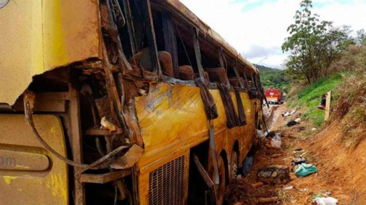 Veículo que seguia para São Paulo tombou perto da cidade de Brumadinho (MG) (Foto: Divulgação | Corpo de Bombeiros) Veículo que seguia para São Paulo tombou perto da cidade de Brumadinho (MG) (Foto: Divulgação | Corpo de Bombeiros)