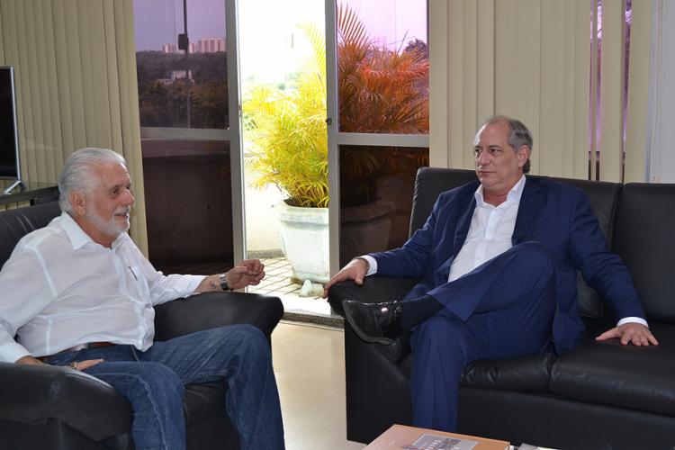 Wagner recebeu Ciro Gomes para um almoço em seu gabinete, no Centro Administrativo da Bahia (Foto: Juliana Costa l SDE Bahia Flickr)