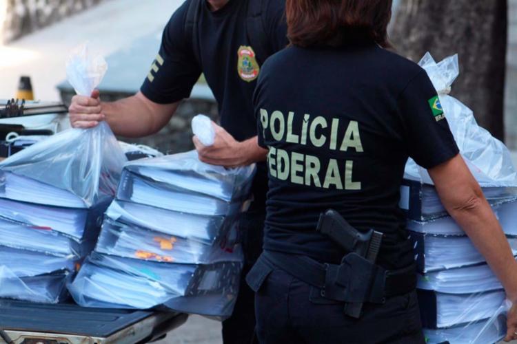 Policiais federais apreenderam documentos durante Operação Contrafeito (Foto: Divulgação | Polícia Federal) Policiais federais apreenderam documentos durante Operação Contrafeito (Foto: Divulgação | Polícia Federal)