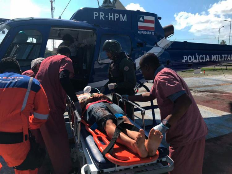 Duas das vítimas foram socorridas de helicóptero para um hospital em Salvador (Foto: Divulgação | SSP-BA) Duas das vítimas foram socorridas de helicóptero para um hospital em Salvador (Foto: Divulgação | SSP-BA)