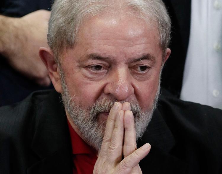 Defesa de Lula diz que bloqueio de bens é ilegal e inconstitucional (Foto: Miguel Schincariol l AFP) Defesa de Lula diz que bloqueio de bens é ilegal e inconstitucional (Foto: Miguel Schincariol l AFP)