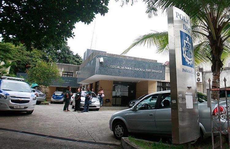 Caso é apurado pela Delegacia de Repressão a Crimes Contra a Criança e o Adolescente (Foto: Raul Spinassé l Ag. A TARDE) Caso é apurado pela Delegacia de Repressão a Crimes Contra a Criança e o Adolescente (Foto: Raul Spinassé l Ag. A TARDE)