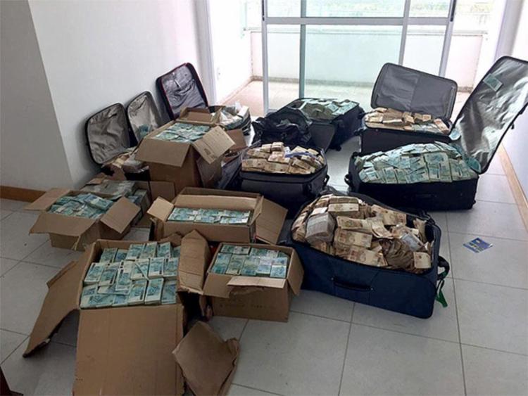Os R$ 51 milhões estavam guardados em caixas e malas em apartamento na Graça, em Salvador (Foto: Divulgação | PF)