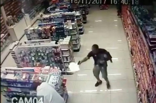 Policial deu ordem de prisão, mas bandido começou a atirar em sua direção Policial deu ordem de prisão, mas bandido começou a atirar em sua direção