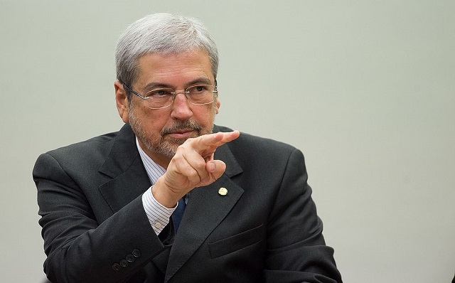 O ministro da Secretaria de Governo, Antônio Imbassahy (PSDB): a cúpula do PMDB agora pede a substituição do baiano (Foto: Marcelo Camargo-Agência Brasil) O ministro da Secretaria de Governo, Antônio Imbassahy (PSDB): a cúpula do PMDB agora pede a substituição do baiano (Foto: Marcelo Camargo-Agência Brasil)