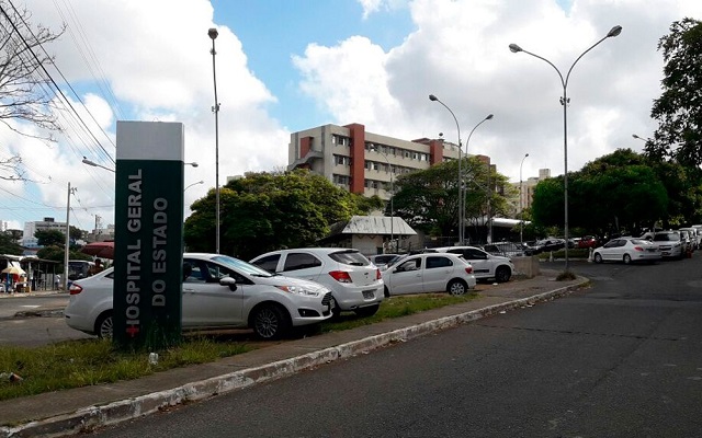 Vítimas foram levadas para o Hospital Geral do Estado (Foto: Juliana Cavalcante / TV Bahia) Vítimas foram levadas para o Hospital Geral do Estado (Foto: Juliana Cavalcante / TV Bahia)