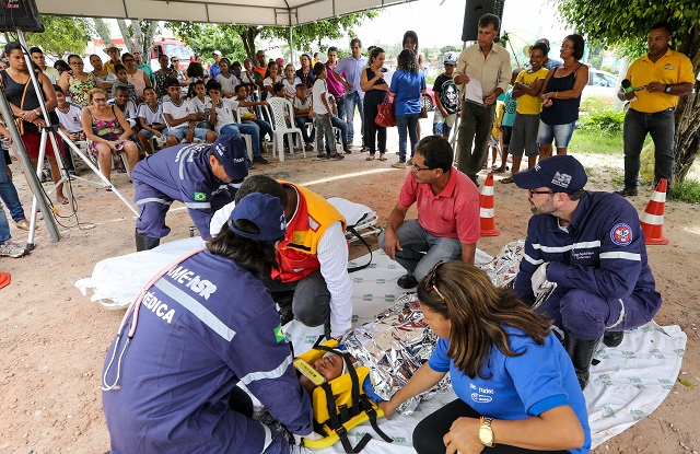Cerca de 500 pessoas participaram do simulado, incluindo estudantes e professores das escolas Helena e Heleninha, situadas no bairro