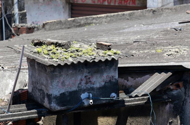 Peças feitas de amianto colocam em risco a saúde da população (Foto: Adilton Venegeroles l Ag. A TARDE) Peças feitas de amianto colocam em risco a saúde da população (Foto: Adilton Venegeroles l Ag. A TARDE)