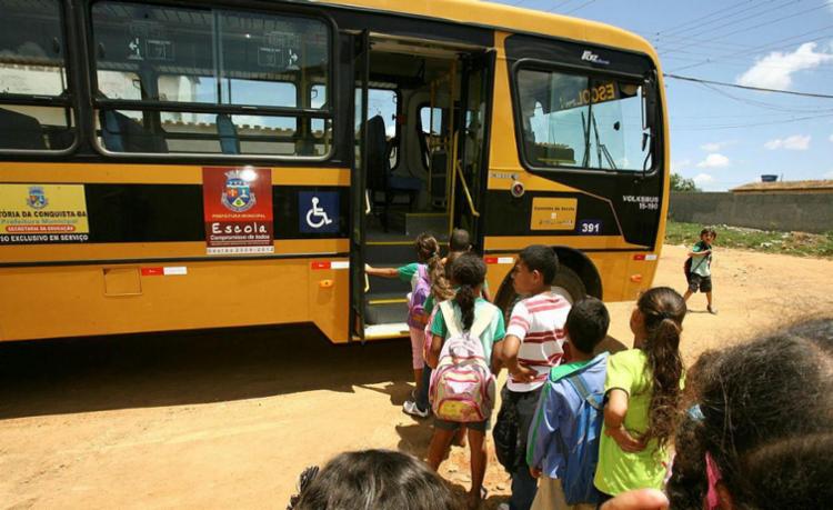 Ações envolvem desvio de verbas do transporte escolar (Foto: Joá Souza | Ag. A TARDE) Ações envolvem desvio de verbas do transporte escolar (Foto: Joá Souza | Ag. A TARDE)