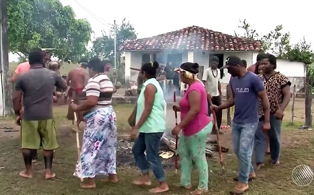 Índios ocuparam fazenda que seria de Geddel em Potiraguá, na Bahia, em setembro (Foto: Reprodução/TV Santa Cruz) Índios ocuparam fazenda que seria de Geddel em Potiraguá, na Bahia, em setembro (Foto: Reprodução/TV Santa Cruz)