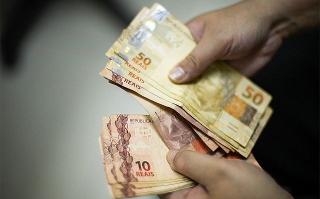 Pagamento terão abatimentos e, a depender do valor, será parcelado (Foto: Arquivo EBC)