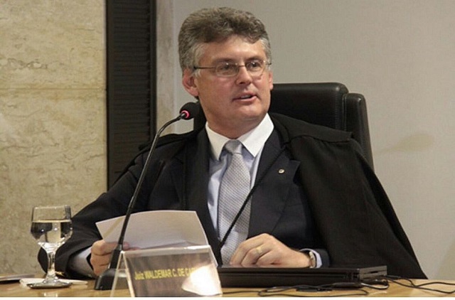 De acordo com o juiz tratamento é para indivíduos que 'estão em conflito quanto a sua própria homossexualidade' De acordo com o juiz tratamento é para indivíduos que 'estão em conflito quanto a sua própria homossexualidade'