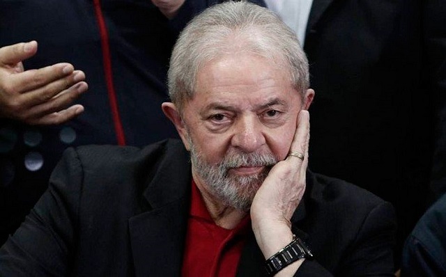Lula segue firme, lidera todas as pesquisas e é idolatrado pelo povo por onde passa Lula segue firme, lidera todas as pesquisas e é idolatrado pelo povo por onde passa