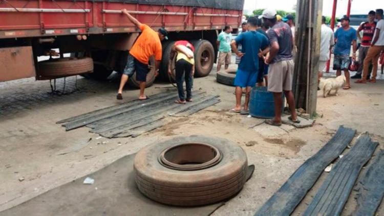 Caso ocorreu na BR-116, no bairro Pituba, em Poções (Foto: Reprodução | Blog do Jefferson Almeida)