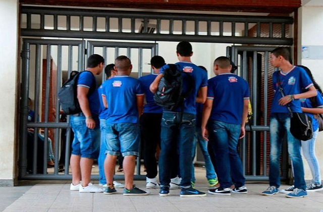 Estudantes podem se matricular em qualquer unidade escolar ou pela internet (Foto: Joá Souza | Ag. A TARDE) Estudantes podem se matricular em qualquer unidade escolar ou pela internet (Foto: Joá Souza | Ag. A TARDE)