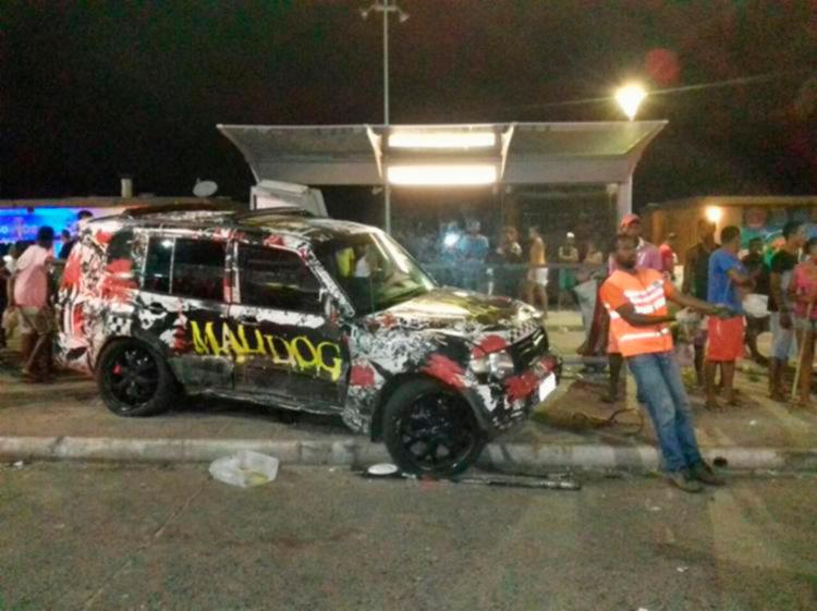 Acidente ocorreu na noite de sábado, 20, na avenida Dorival Caymmi (Foto: Cidadão Repórter | Via WhatsApp) Acidente ocorreu na noite de sábado, 20, na avenida Dorival Caymmi (Foto: Cidadão Repórter | Via WhatsApp)