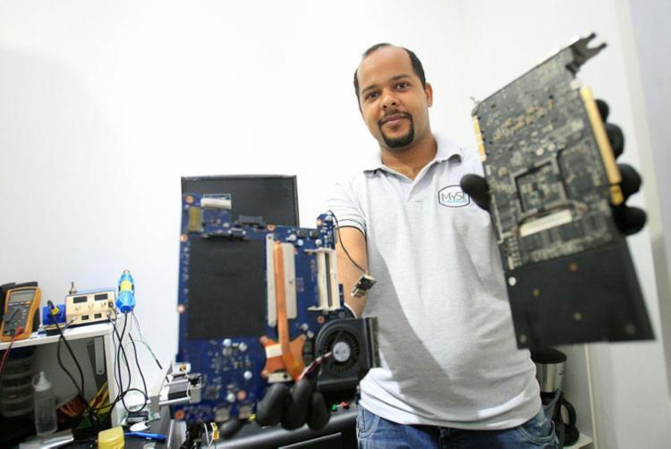Pinheiro viu o salário dobrar na área de tecnologia (Foto: Mila Cordeiro | Ag. A TARDE)