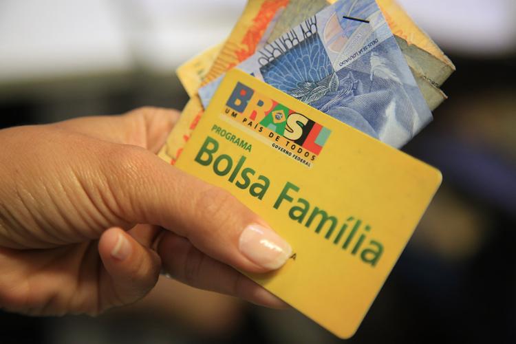 Os bloqueios e cancelamentos de cartões ocorreram por inconsistência e até falsificação da renda cadastrada (Foto: Joá Souza l Ag. A TARDE) Os bloqueios e cancelamentos de cartões ocorreram por inconsistência e até falsificação da renda cadastrada (Foto: Joá Souza l Ag. A TARDE)