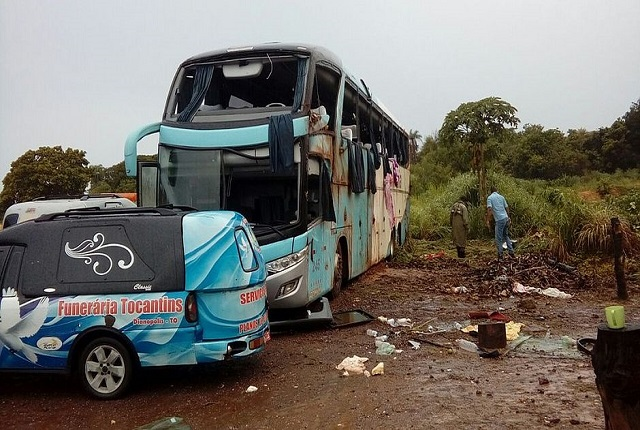 Ônibus que capotou é da empresa Real Maia e fazia a linha Barreiras (BA)-Palmas (Foto: Divulgação)