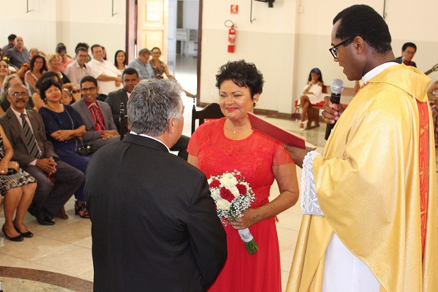 Amigos, familiares, políticos locais e eleitores da parlamentar prestigiaram a cerimônia matrimonial (Foto: Marcelo Ferrão)