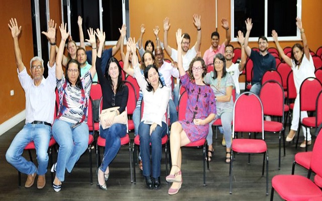 Greve mantida em Camaçari após resposta frustrante dos gestores Greve mantida em Camaçari após resposta frustrante dos gestores