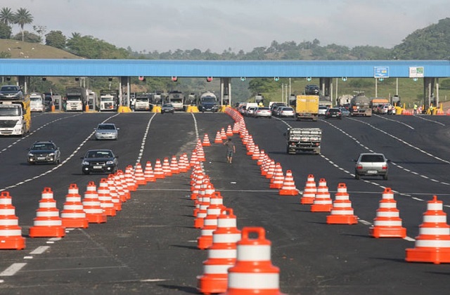 Tarifas de pedágios nas BRs 116 e 324. (Foto: Arestides Baptista/Agência A Tarde/AE) Tarifas de pedágios nas BRs 116 e 324. (Foto: Arestides Baptista/Agência A Tarde/AE)