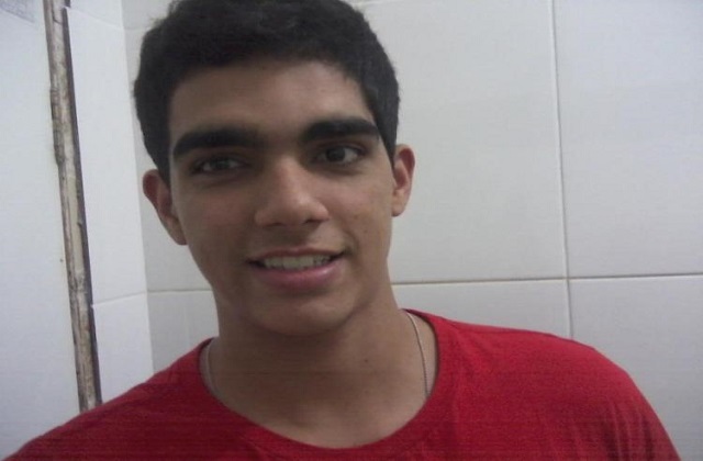 Victor recebeu a vacina em Minas Gerais e viajou para a cidade baiana de Canarana (Foto: Reprodução | Facebook) Victor recebeu a vacina em Minas Gerais e viajou para a cidade baiana de Canarana (Foto: Reprodução | Facebook)