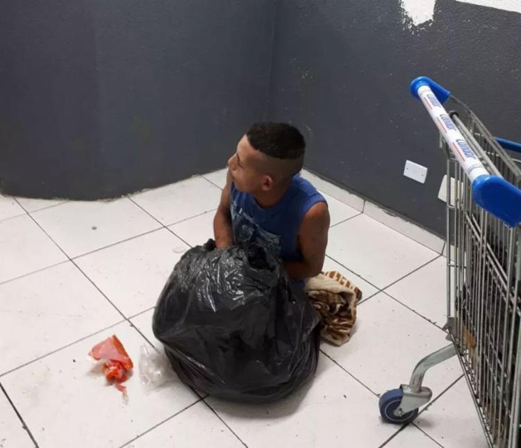 Funcionário de limpeza desconfiou do volume do saco e frustou fuga (Foto: Divulgação | Polícia Civil)
