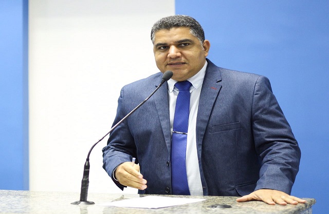 Presidente da Câmara de Vereadores de Camaçari, Oziel Araújo (PSDB)