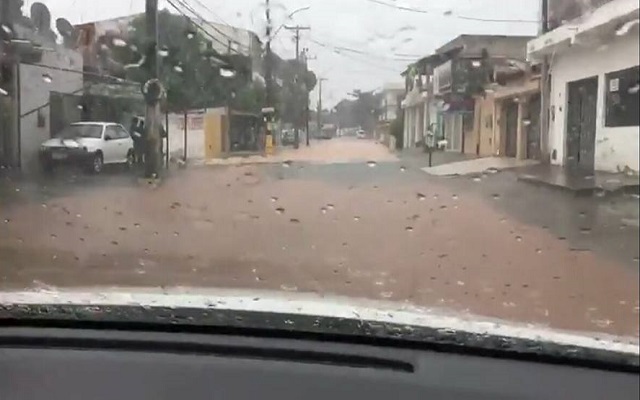 Avenida Concêntrica alagada