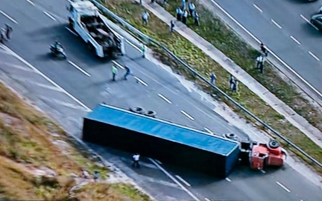 Ninguém ficou ferido durante o acidente (Foto: Reprodução)