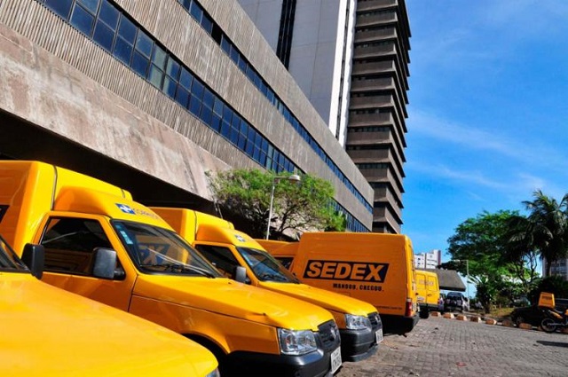 Durante o período de greve, as pessoas que necessitarem, com urgência, do serviço de envio de encomendas podem optar por outras empresas que também fazem entregas Durante o período de greve, as pessoas que necessitarem, com urgência, do serviço de envio de encomendas podem optar por outras empresas que também fazem entregas