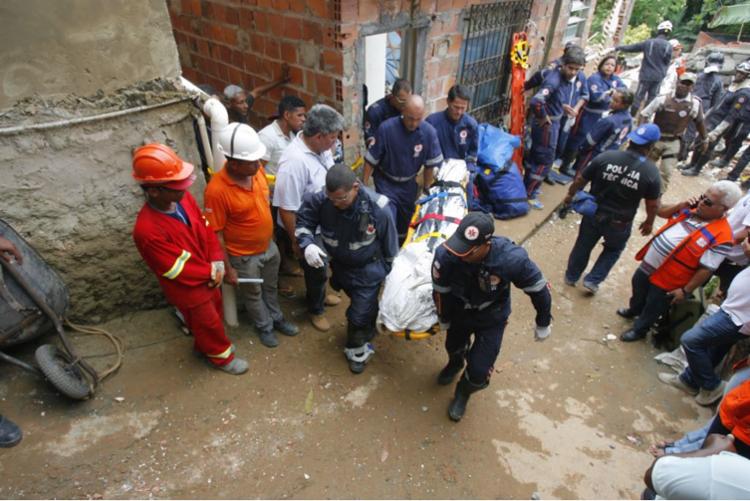 Os corpos foram encaminhados para o Departamento de Polícia Técnica (DPT) para a perícia Os corpos foram encaminhados para o Departamento de Polícia Técnica (DPT) para a perícia
