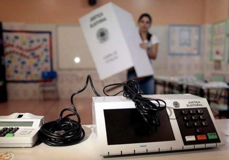 30% dos entrevistados apontaram, de forma espontânea, a corrupção como motivo 30% dos entrevistados apontaram, de forma espontânea, a corrupção como motivo