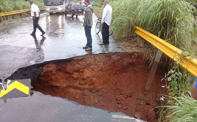 Prefeitura de Santana, no Oeste, decretou estado de emergência Prefeitura de Santana, no Oeste, decretou estado de emergência