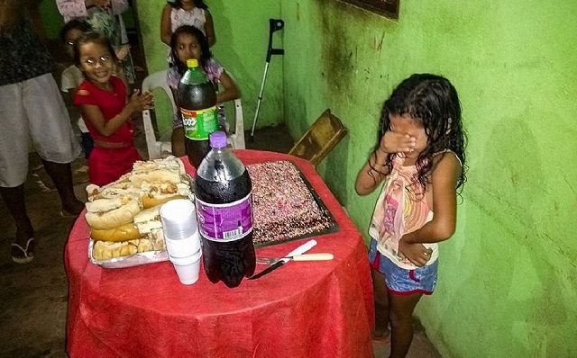 Imagem de Rinah Laís já tem mais de 64 mil compartilhamentos no Facebook Imagem de Rinah Laís já tem mais de 64 mil compartilhamentos no Facebook