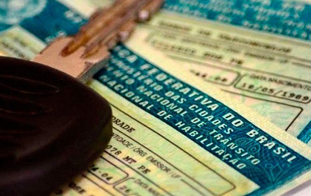 Eles integram a lista de mais de 27 mil motoristas que ultrapassaram 20 pontos na habilitação por infrações cometidas no trânsito (Foto: Ilustração)