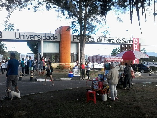 Estudantes devem comparecer à instituição para efetuar a matrícula (Foto: Reprodução)