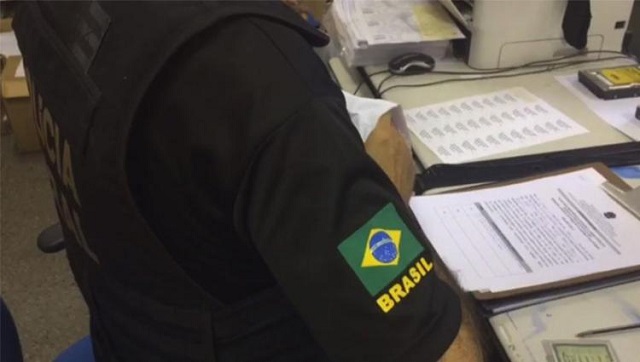 São cumpridos três mandados de prisão temporária e um de prisão preventiva, além de oito de busca e apreensão (Foto: Reprodução)