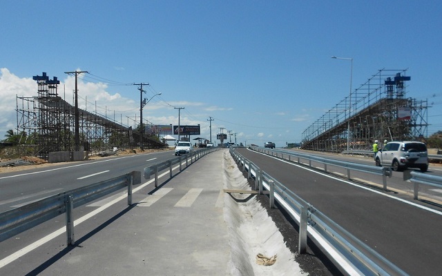 Montagem de passarela vai bloquear tráfego temporariamente na Estrada do Coco (Foto: Divulgação)