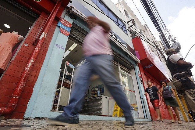 Rendimento de trabalho aumenta mais para homens, brancos e idosos (Foto: Reprodução)