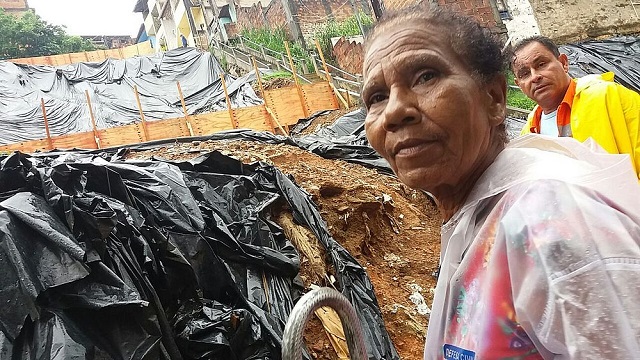 Maria José de Araújo pede que os moradores atendam o chamado (Foto: Mauro Akin Nassor | CORREIO)